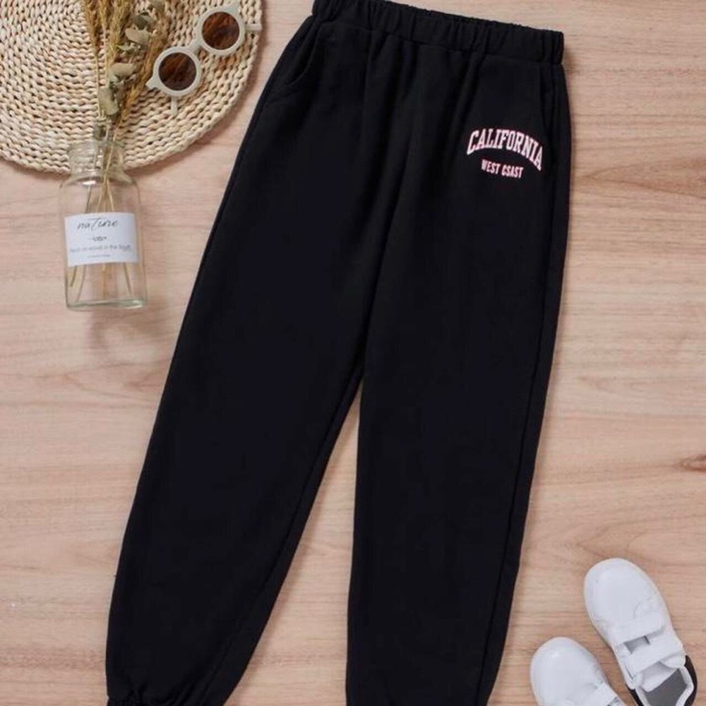 Black sweat pants with California print
